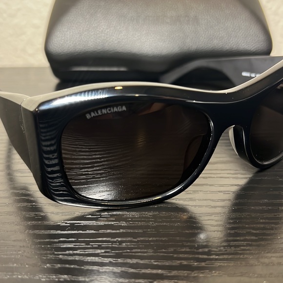 Unisex Balenciaga Shield Sunglasses - Picture 4 of 10